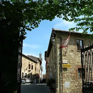 https://angolo-alla-fortezza-gigliola-contucci.it-tuscanyhotel.com