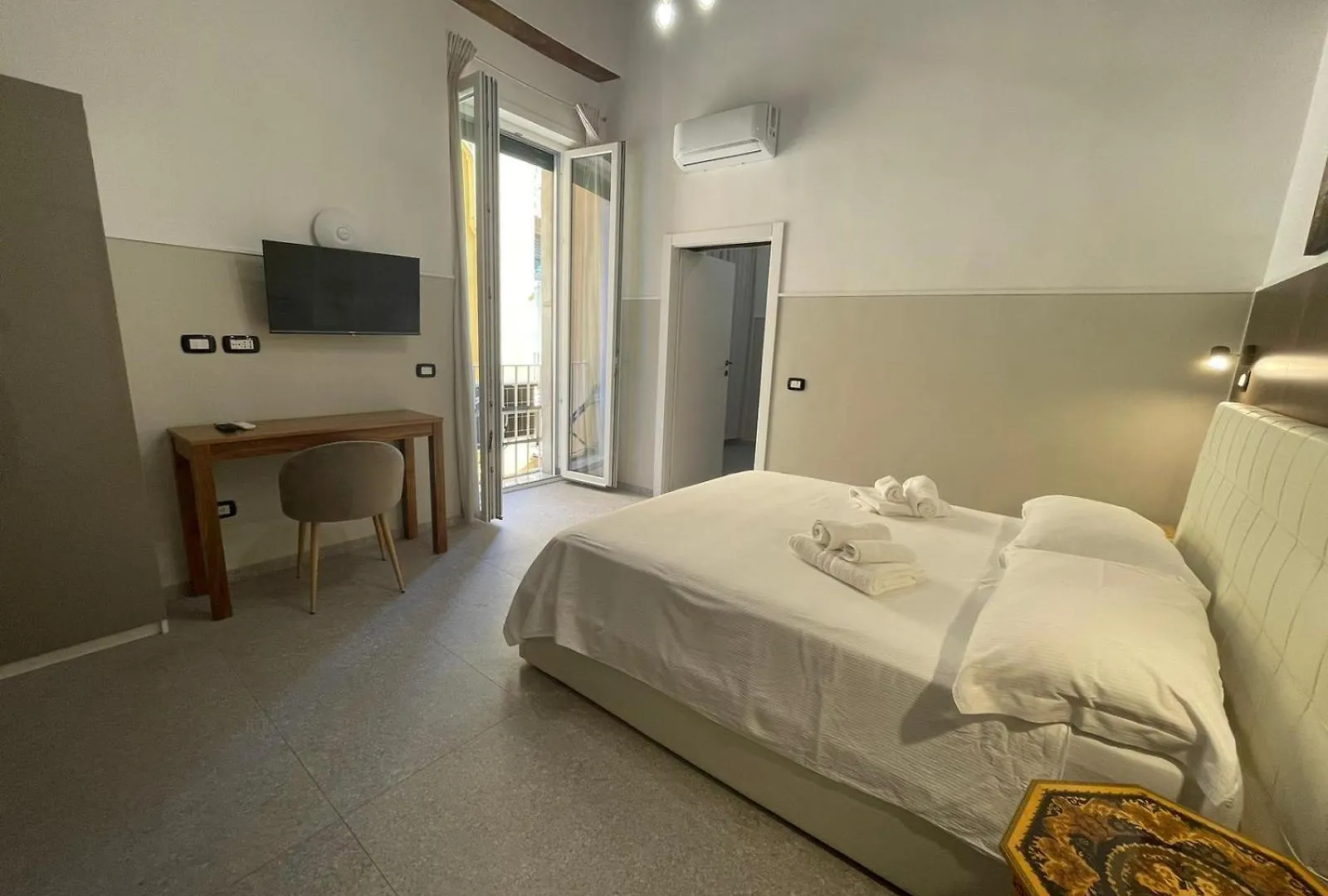 La Suite Del Centro Storico Neapol 0*,